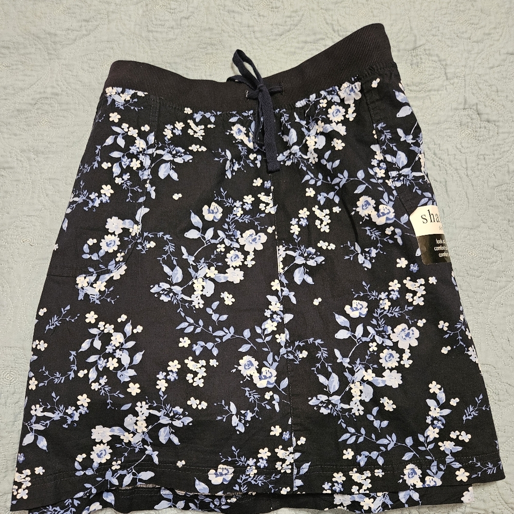 Floral navy skort